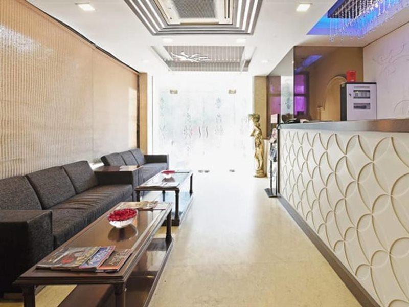 Hotel B Continental Delhi  Exterior photo