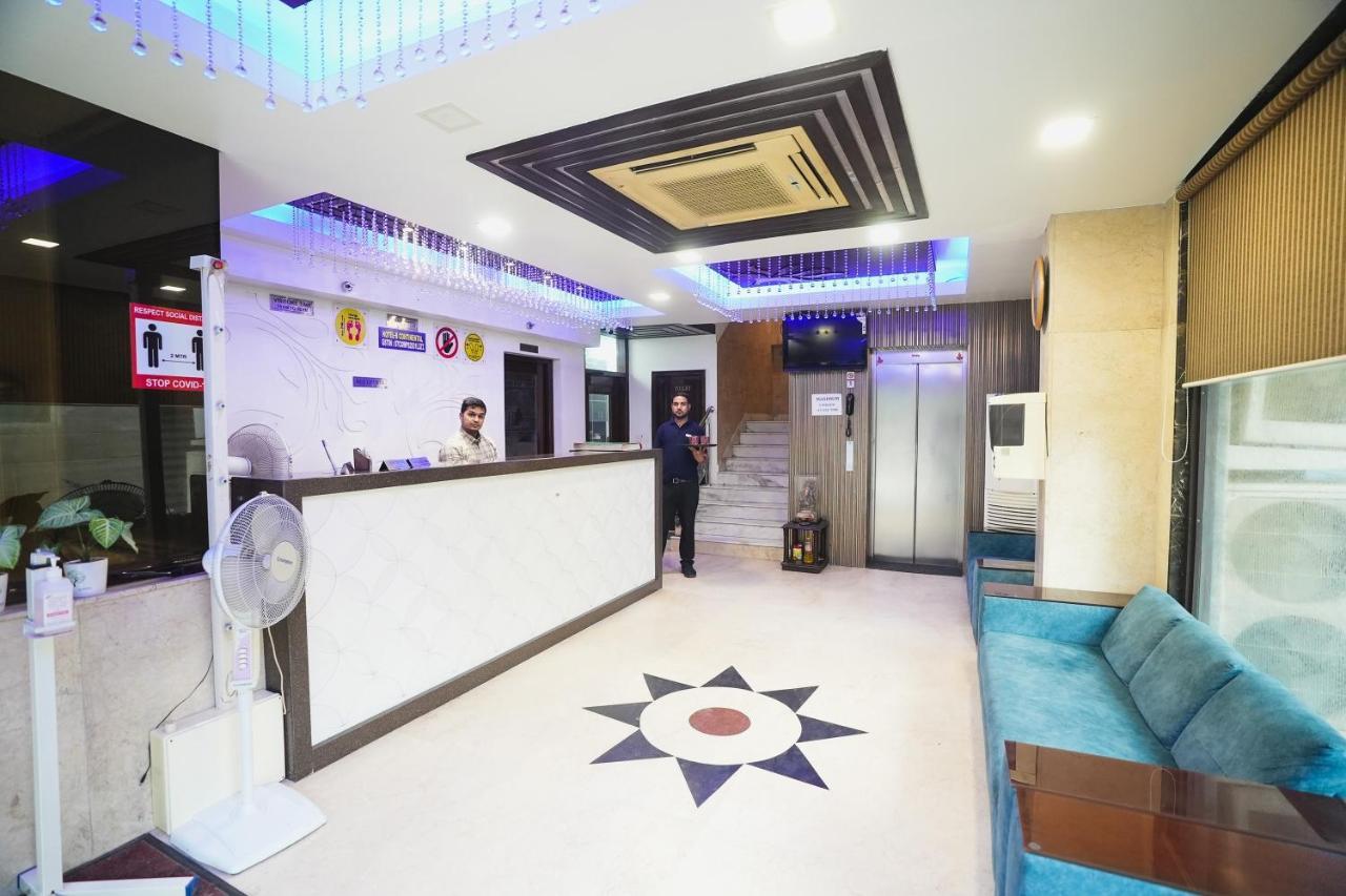 Hotel B Continental Delhi  Exterior photo