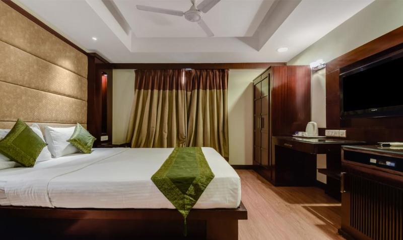 Hotel B Continental Delhi  Exterior photo